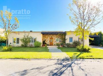 Casa · 189m² · 5 Ambientes · 4 Cocheras · Casa en San Rafael