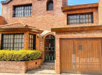 Casa · 273m² · 7 Ambientes · 1 Cochera · Casa en Venta, Excelente Ubicación