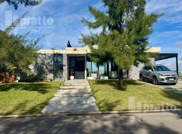 Casa · 166m² · 5 Ambientes · 6 Cocheras · Casa Al Río con Amarra Propia, Pileta Climatizada y Tecnología Sustentable en El Naudir