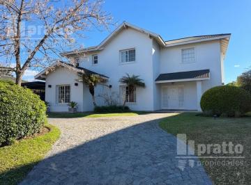 Casa · 230m² · 9 Ambientes · 2 Cocheras · Casa en Venta Barrio Septiembre