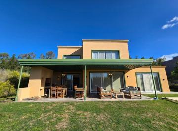 Casa · 300m² · 5 Ambientes · 2 Cocheras · Casa 5 Ambientes en Barrio Santa Paula Spegazzini