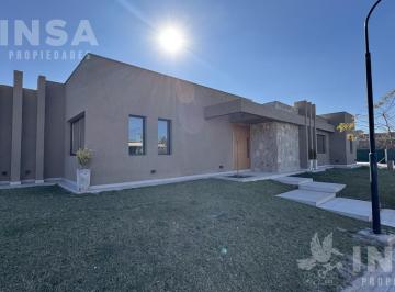 Casa · 225m² · 4 Ambientes · 2 Cocheras · Casa en Venta Barrio Privado Gran Boedo