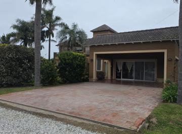 Casa · 329m² · 8 Ambientes · 2 Cocheras · Alquiler Casa Señorial Amoblada en El Paso