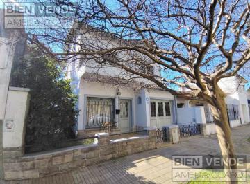 Casa · 170m² · 5 Ambientes · 1 Cochera · Venta Casa Chalet en Dos Plantas | Apto Crédito | Patio, Garage, Terraza | ¡Ideal Inversor! | Olivos