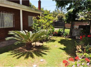 Casa · 217m² · 4 Dormitorios · 1 Cochera · Venta Casa Don Torcuato 4 Ambientes con Jardín