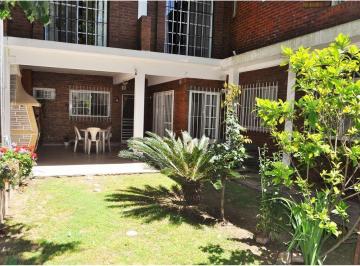 Casa · 217m² · 4 Dormitorios · 1 Cochera · Venta Casa Don Torcuato 4 Ambientes con Jardín