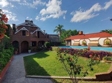 Casa · 210m² · 7 Ambientes · 3 Cocheras · Casa en Venta en Villa del Plata