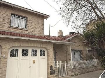 PH · 150m² · 4 Ambientes · 1 Cochera · PH en La Perla