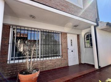 PH · 156m² · 6 Ambientes · PH con 4 Dorm - 4 Baños - Quincho - Vta Dta - Financiación Privada - Permuta - Oportunidad!