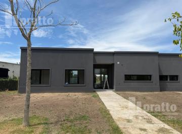 Casa · 160m² · 4 Ambientes · Casa en Venta de 3 Dorm. en El Cantón Norte