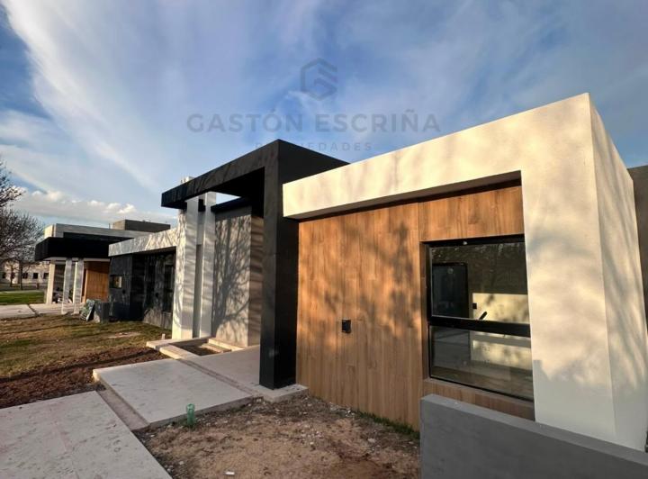 Casa · 164m² · 4 Ambientes · 4 Cocheras
