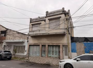 Casa · 216m² · 8 Ambientes · Inmueble en Venta con 3 Viviendas Local y Garaje. Sobre Matheu a 7 de Balbin