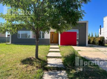 Casa · 207m² · 4 Ambientes · 1 Cochera · Casa en Venta de 4 Dorm. en El Cantón Puerto