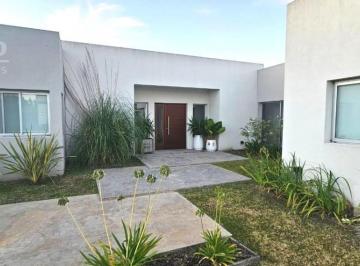 Casa · 174m² · 4 Dormitorios · Excelente Casa en Lote Interno en San Rafael!