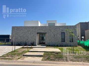 Casa · 223m² · 5 Ambientes · 2 Cocheras · Casa en Venta de 4 Dorm. en Santa Ana