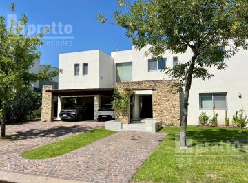 Casa · 415m² · 8 Ambientes · 1 Cochera · Espectacular Casa en Venta Al Agua en Cabos del Lago Nordelta