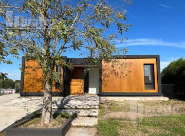 Casa · 234m² · 5 Ambientes · 2 Cocheras · Casa en Venta de 3 Dorm. en El Cantón Golf