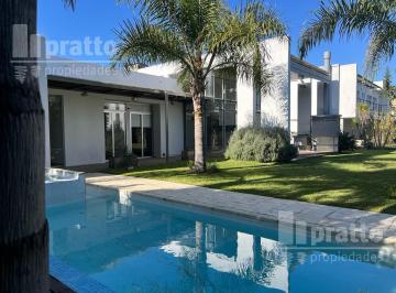 Casa · 218m² · 4 Ambientes · 2 Cocheras · Casa en Venta de 3 Dorm. en Santa Catalina