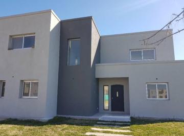 Casa · 199m² · 4 Ambientes · 1 Cochera · Casa en Venta de 3 Dorm. en San Gabriel