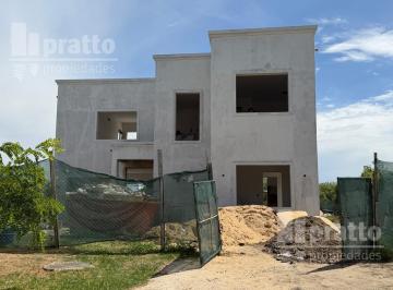 Casa · 170m² · 4 Ambientes · 2 Cocheras · Casa en Venta de 3 Dorm. en El Cantón Puerto