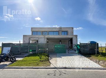 Casa · 282m² · 7 Ambientes · 4 Cocheras · Casa en Amarras