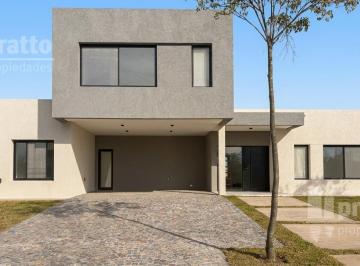 Casa · 203m² · 7 Ambientes · 6 Cocheras · Casa en Venta de 3 Dorm. en Puertos del Lago Riberas