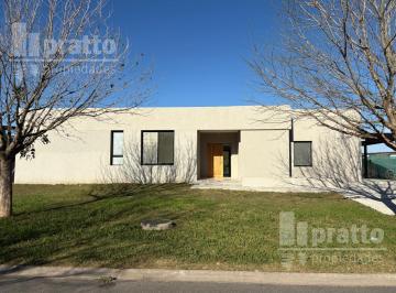 Casa · 160m² · 6 Ambientes · 2 Cocheras · Casa en Venta de 3 Dorm. en El Cantón Golf