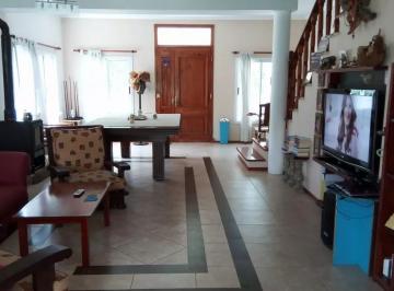 Casa · 350m² · 7 Ambientes · 2 Cocheras · Casa en Venta - 5 Dorm. 5 Baños 2 Cocheras - 3500 m² - Coronel Brandsen