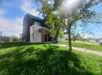 Casa · 170m² · 4 Ambientes · 2 Cocheras · Alquiler Anual Casa 4 Ambientes Parrilla y Pileta San Sebastian a La Laguna