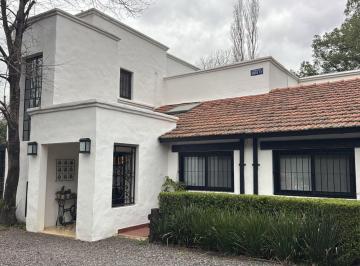 Casa · 220m² · 7 Ambientes · 4 Cocheras · Muy Linda Casa en Bella Vista