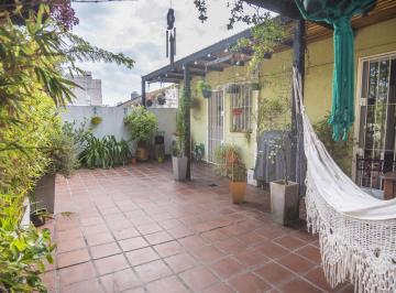 PH · 161m² · 6 Ambientes · 1 Cochera · Venta PH de 6 Ambientes con Patio, Dos Terrazas y Cochera Cubierta, Flores
