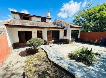 Casa · 150m² · 5 Ambientes · 1 Cochera · Oportunidad! Chalet Mas Departamento Sobre Gran Lote