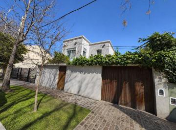 Casa · 245m² · 7 Ambientes · 2 Cocheras · Casa en Beccar Residencial