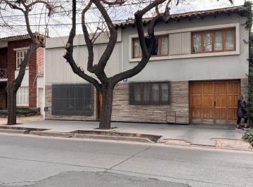 Casa · 253m² · 6 Ambientes · 1 Cochera · Casa en Venta en Barrio Bombal