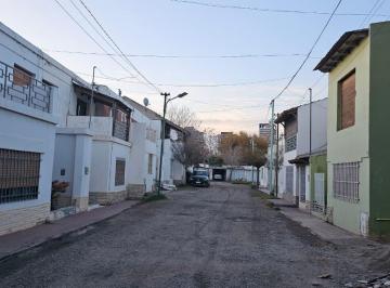 Casa · 100m² · 5 Ambientes · Duplex con 4 Dorm. en Alquiler en Neuquen