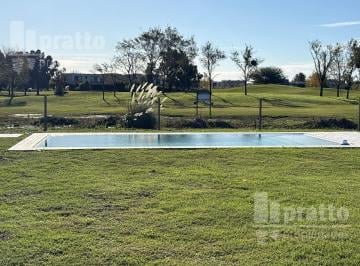 Casa · 220m² · 5 Ambientes · 1 Cochera · Casa en Venta de 4 Dorm. en El Cantón Golf