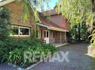Casa · 206m² · 5 Ambientes · 2 Cocheras · Casa en Venta con Pileta, B Cerrado Villa Rosa