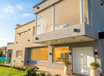 Casa · 253m² · 5 Ambientes · 4 Cocheras · Casa en Country Los Paraísos