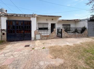 Casa · 131m² · 4 Ambientes · 1 Cochera · Venta - Casa 2 Dorm. y Dos Patios - Fisherton, Rosario.