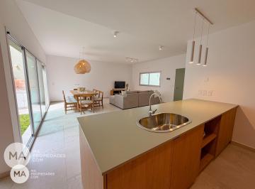 Casa · 144m² · 4 Ambientes · Casa de Pasillo Único 3 Dorm. - Av Pellegrini 2700 - Ntra. Señora de Lourdes Rosario | Venta