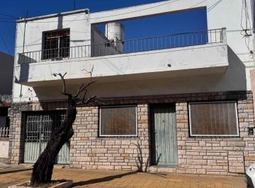 PH · 98m² · 4 Ambientes · 1 Cochera · Venta Casa PH 4 Amb Villa Maipú Patio, Terraza.