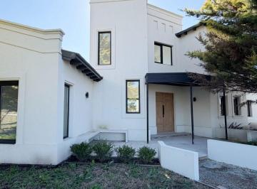 Casa de 5 ambientes, Tandil · ¡Casa a Estrenar en Barrio La Mata, Tandil!