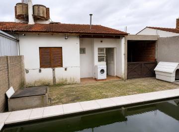 Casa · 75m² · 3 Ambientes · 2 Cocheras · Casa en Venta La Plata 2 Dorm. Apto Credito