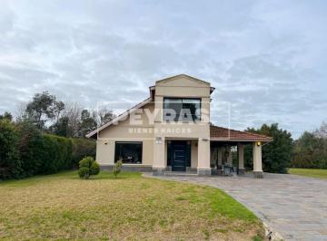 Casa de 4 ambientes, Cañuelas · Casa 4 Ambientes en Club de Campo La Martona. Parrilla, Jardín y Pileta.