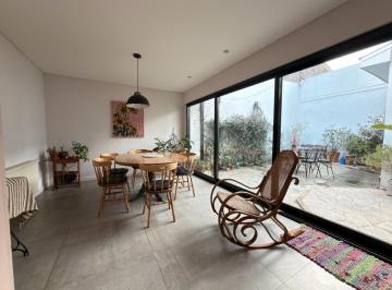 Casa · 200m² · 5 Ambientes · 1 Cochera · Casa La Perla 5 Ambientes