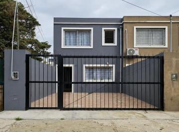 PH · 89m² · 4 Ambientes · Venta de Casa en Pilar Triplex 3 Dorm.