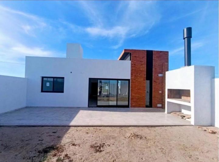 Casa · 256m² · 2 Dormitorios · 1 Cochera