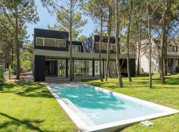 Casa · 288m² · 5 Ambientes · 1 Cochera · Casa en Venta en Marítimo IV en Costa Esmeralda