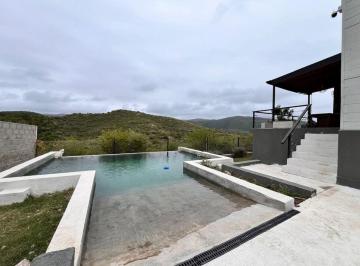 Casa · 109m² · 4 Ambientes · 2 Cocheras · Casa 3 Dorm. en La Calera con Pileta
