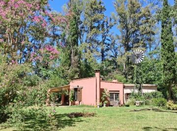 Casa · 80m² · 3 Ambientes · 1 Cochera · Venta Casa a Refaccionar Sobre Lote de 4631 m². Los Pinos. Apto Crédito